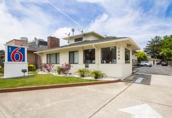 Fisherman's Cove Inn allows 18 year olds to book a room