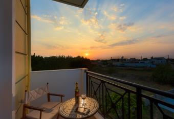 Sunny Breeze Deluxe Villa Near Beach, Private Pool has rooms with a private hot tub