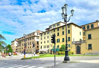 Lucca Walls Dream - Air Cond - Wi-Fi - Panoramic in front of the historical Walls - allows 18 year olds to book a room