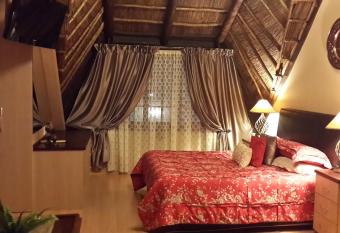 The Cedars Bed and Breakfast has rooms with a private hot tub