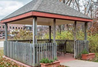 Birch Hill Suites Columbia has Smoking rooms