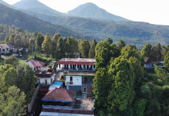 Adila Warung and Homestay has Balcony rooms