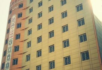 Rose Garden Hotel allows 18 year olds to book a room