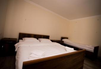 Roza s guest house has rooms with a private hot tub