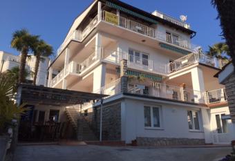 Apartmani Villa Christina has Balcony rooms