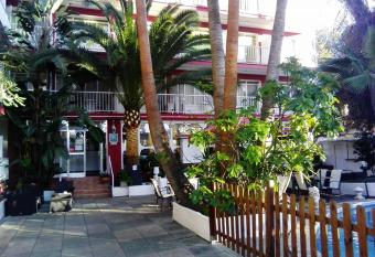 Hostal Alce has Balcony rooms