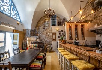 Arabesque Arts & Residency allows 18 year olds to book a room