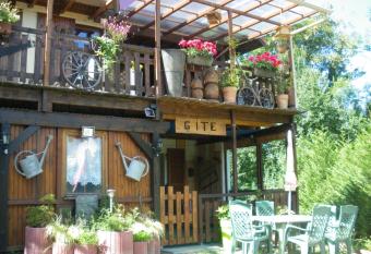 Le Nid Du Caveau has Balcony rooms