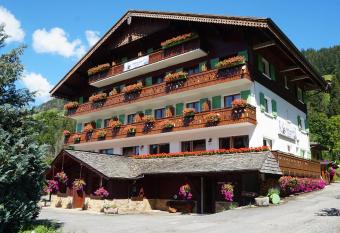 Esprit Montagne has Balcony rooms