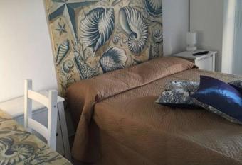 Casa Vacanza Marij   allows 18 year olds to book a room