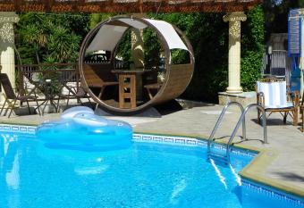 Mirabelle Hotel allows 18 year olds to book a room