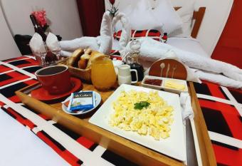 Hotel La Casa Miraflores allows 18 year olds to book a room