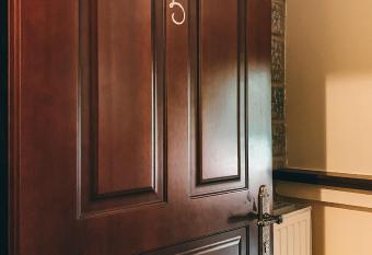 Elena Guesthouse has rooms with a private hot tub