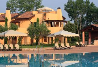Lugana Village Resort & Sporting Club has Balcony rooms