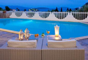 Viaros Hotel Apartments has rooms with a private hot tub