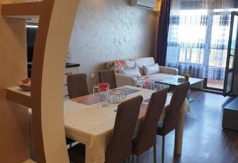 Sunshine Apartment has Balcony rooms