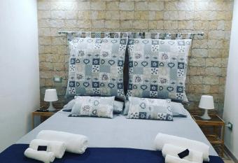 O Paisi Casa Vacanze allows 18 year olds to book a room