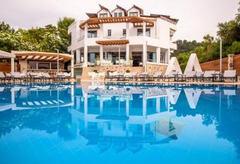 Poseidon Hotel has Smoking/Balcony rooms