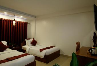 Holy Angkor Hotel has rooms with a private hot tub