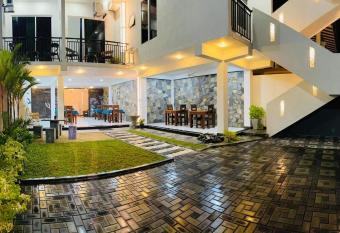 Funwhales Rest House has Balcony rooms