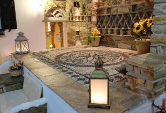 Voreades has Balcony rooms