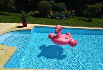 Villa La Clef Des Champs allows 18 year olds to book a room