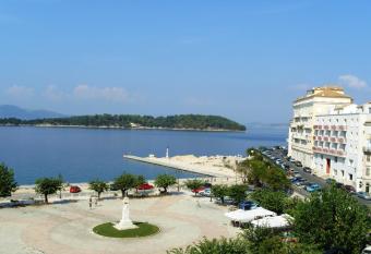 Konstantinoupolis allows 18 year olds to book a room