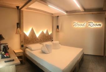 Green Rose has Balcony rooms