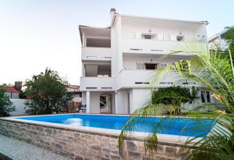 Apartment Ema has Balcony rooms