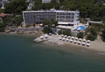 Golden View has Balcony rooms