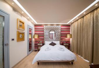 Comfy Boutique Hotel allows 18 year olds to book a room