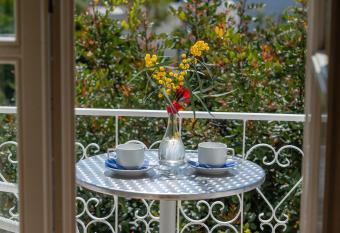 Mimoza has Balcony rooms