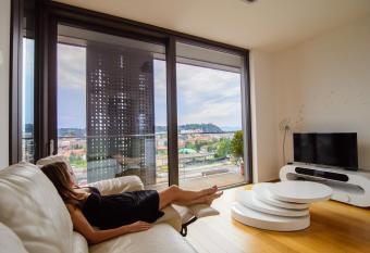 Slovenia Crib allows 18 year olds to book a room