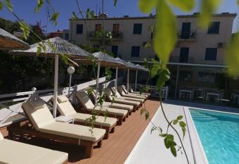 Bay s has Balcony rooms