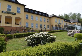 Kurhotel Bad Schlema allows 18 year olds to book a room