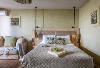 Esperides Resort Crete, The Authentic Experience allows 18 year olds to book a room