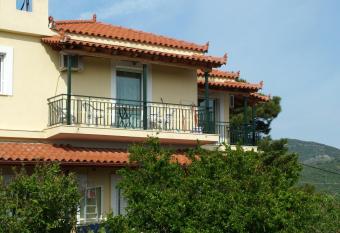 Thalis Rooms has Balcony rooms