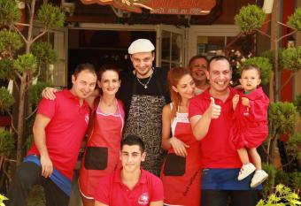 Hotel White Rose Beach allows 18 year olds to book a room