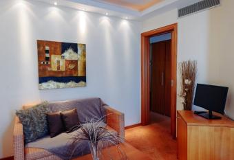 Athens Mirabello has Balcony rooms