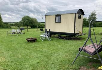 Bells Meadow Shepherds Hut allows 18 year olds to book a room