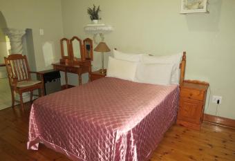 Lajava Guest Lodge has Balcony rooms