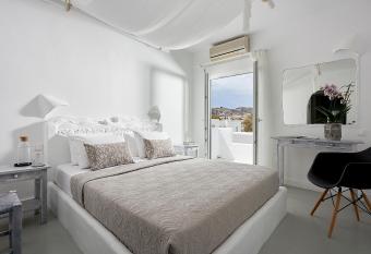 Milos Hotel has Balcony rooms