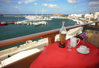 Hotel Coronis has Balcony rooms
