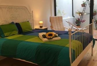 Casa dos P  tios allows 18 year olds to book a room