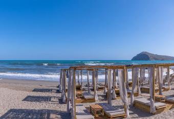 CHC Atlantida Mare allows 18 year olds to book a room