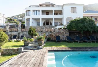 Chartfield Guesthouse has Balcony rooms