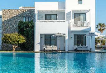 Diamond Deluxe Hotel - Adults Only allows 18 year olds to book a room