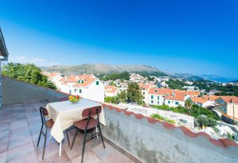 Apartments & Rooms Tapera allows 18 year olds to book a room