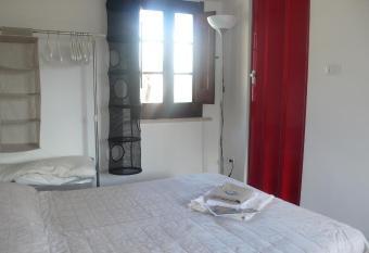 Depandance Elvira Basilico allows 18 year olds to book a room