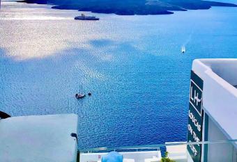 Loucas on the Cliff has Balcony rooms